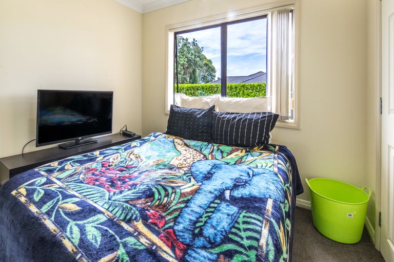 Photo of property in 84 Collingwood Road, Waiuku, 2123