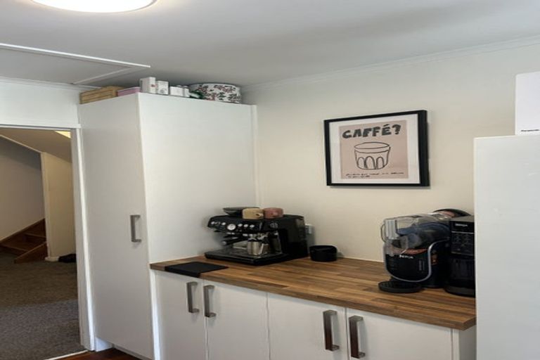 Photo of property in 14 Trelissick Crescent, Ngaio, Wellington, 6035