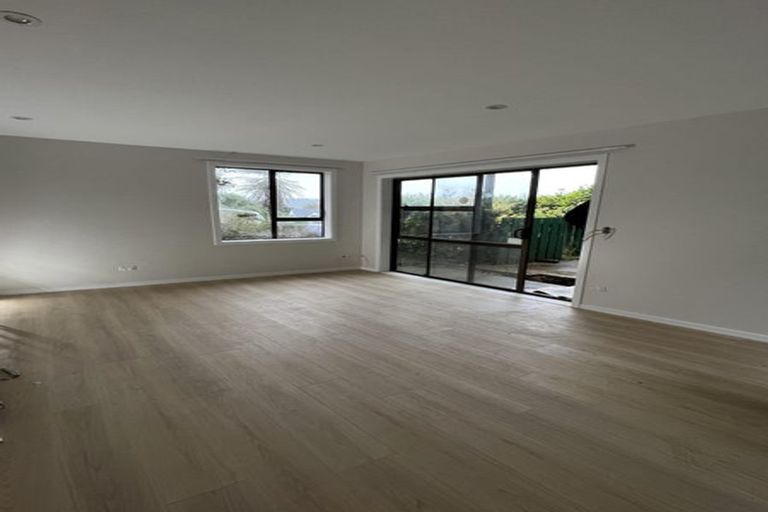 Photo of property in 11 Kinnel Grove, Papakowhai, Porirua, 5024