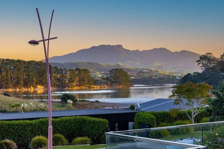 Photo of property in 24 Robertson Street, Raglan, 3225