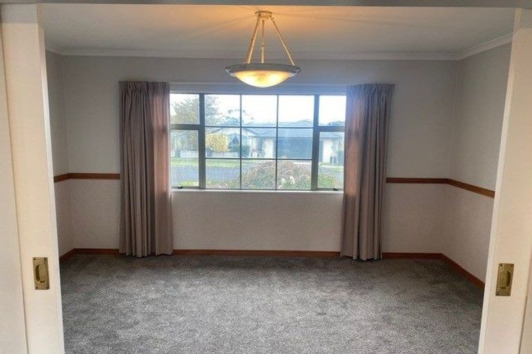 Photo of property in 11 Shelter Grove, Frankleigh Park, New Plymouth, 4310