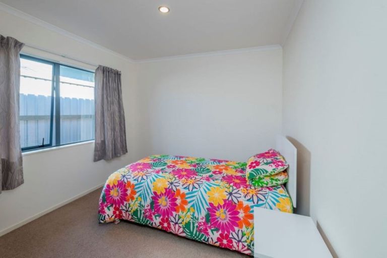 Photo of property in 4 Barry Curtis Place, Levin, 5510