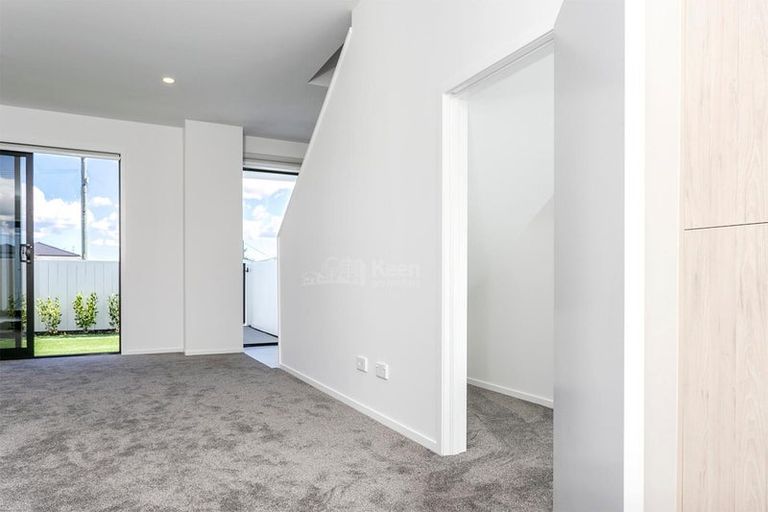 Photo of property in 1/21 Karamu Street, Te Atatu Peninsula, Auckland, 0610