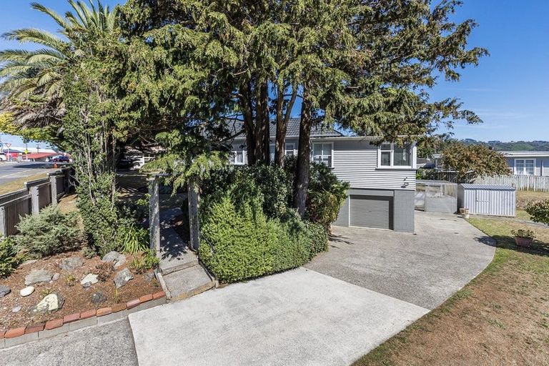 Photo of property in 5 Champion Street, Ranui, Porirua, 5024