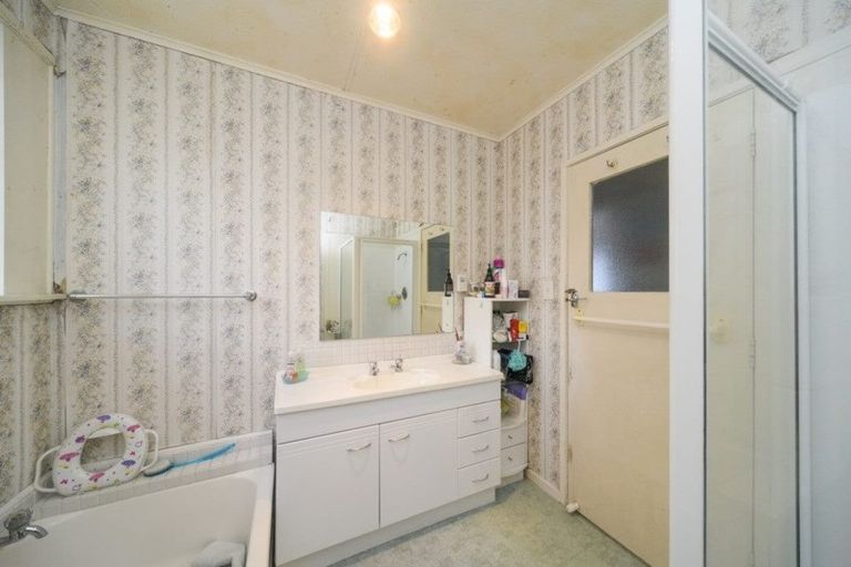 Photo of property in 37 Waterloo Crescent, Hokowhitu, Palmerston North, 4410