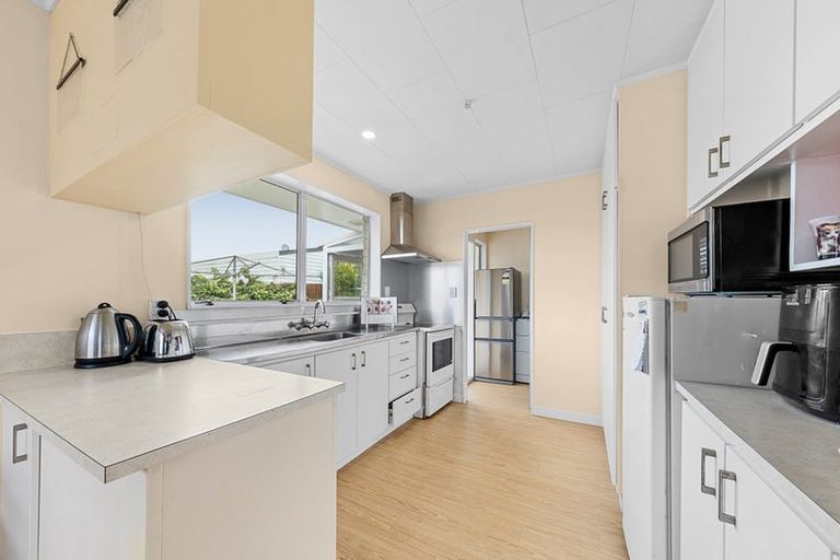 Photo of property in 13 Uenuku Place, Waitara, 4320