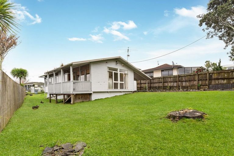 Photo of property in 1 Rickards Place, New Lynn, Auckland, 0600