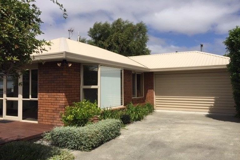 Photo of property in 2/66 Martin Avenue, Beckenham, Christchurch, 8023