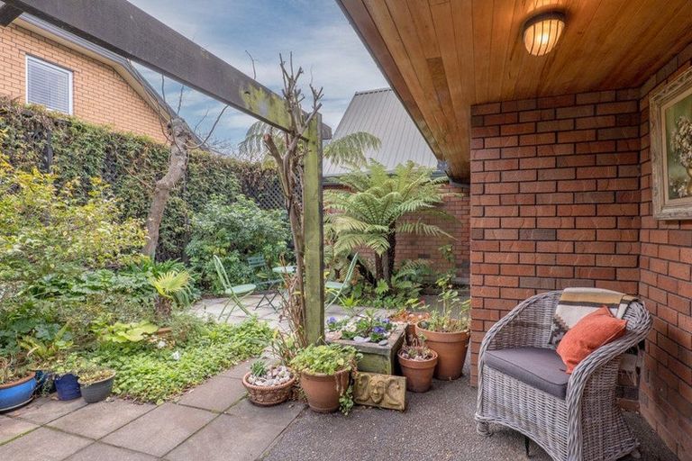 Photo of property in 2/4 Herbs Place, Cashmere, Christchurch, 8022