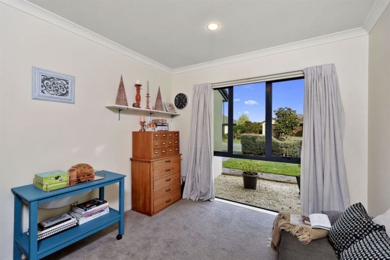 Photo of property in 3 Saint Clair Close, Harewood, Christchurch, 8051