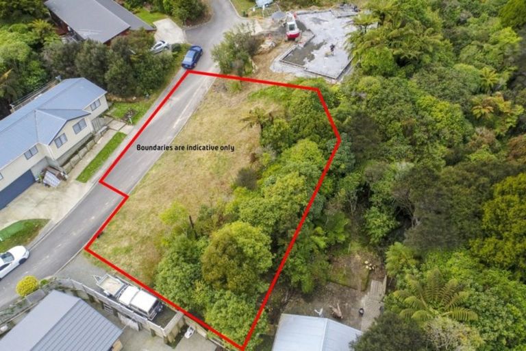 Photo of property in 9 Lowry Heights, Stokes Valley, Lower Hutt, 5019