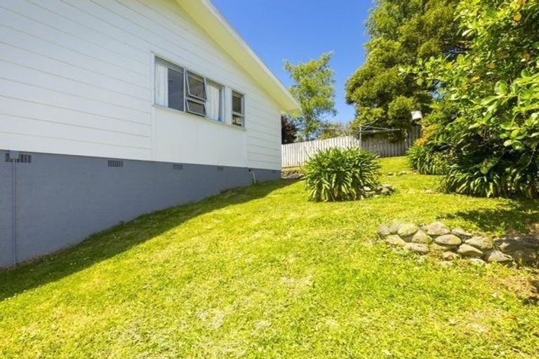 Photo of property in 51 Blueberry Grove, Timberlea, Upper Hutt, 5018