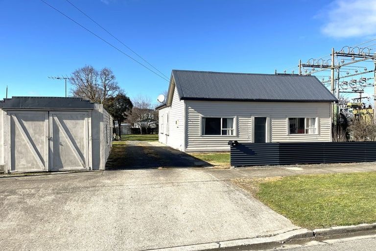 Photo of property in 21 Elderlee Street, Milton, 9220