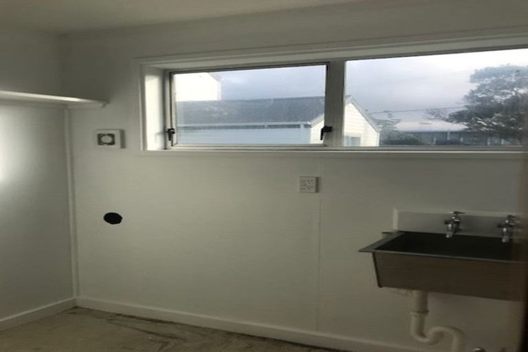 Photo of property in 2/163 Rongotai Road, Rongotai, Wellington, 6022