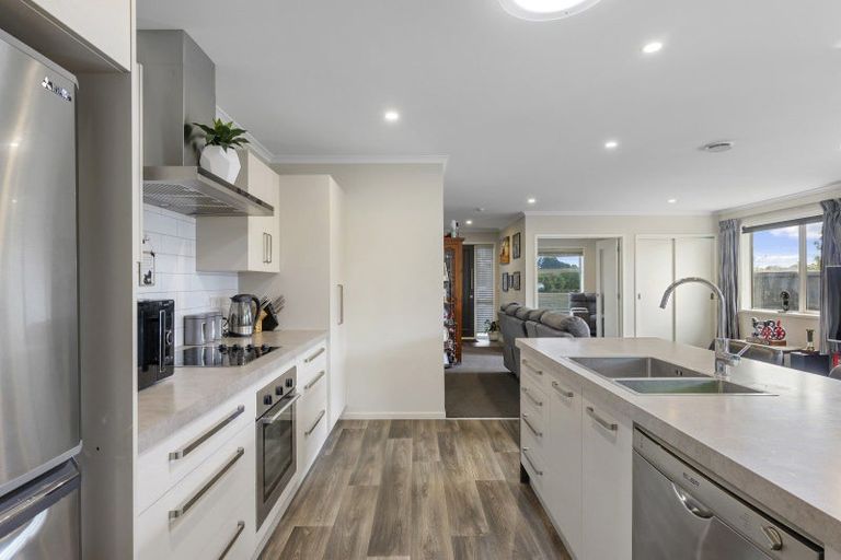 Photo of property in 30 Shillingford Boulevard, Rolleston, 7615