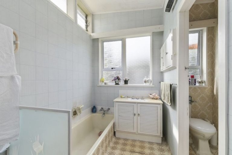 Photo of property in 18 Marlborough Street, Silverstream, Upper Hutt, 5019