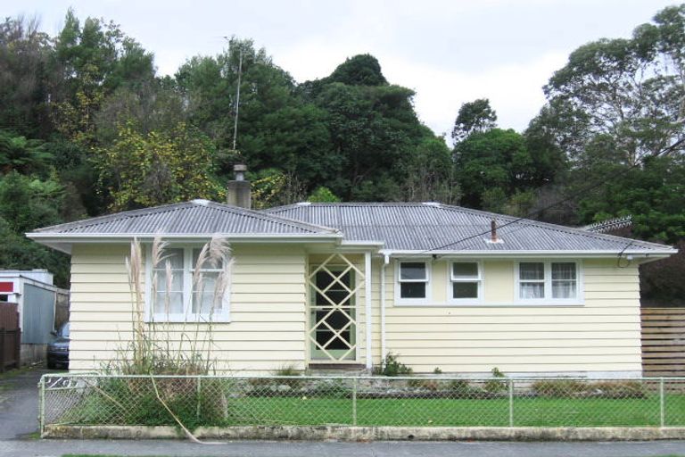 Photo of property in 40 Bird Grove, Stokes Valley, Lower Hutt, 5019