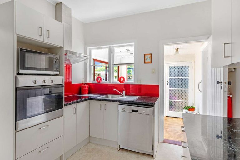 Photo of property in 18 Parkes Avenue, Saint Johns Hill, Whanganui, 4501