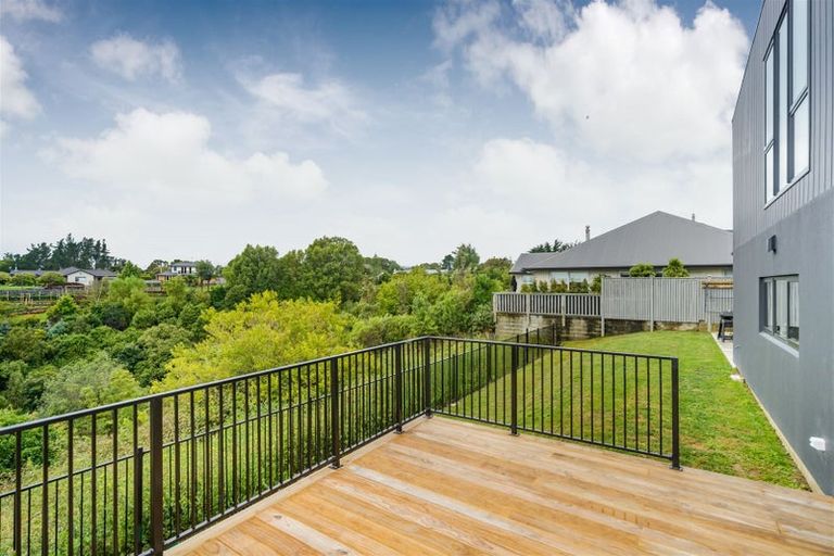 Photo of property in 18 Silkwood Place, Fitzherbert, Palmerston North, 4410