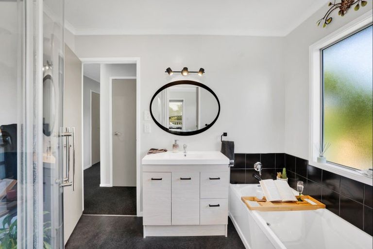 Photo of property in 8b Joshua Place, Bell Block, New Plymouth, 4312