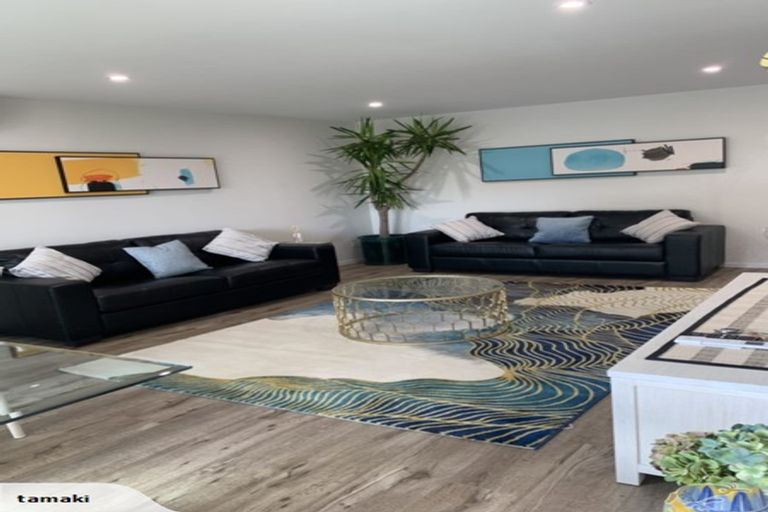 Photo of property in 2/31 Kenderdine Road, Papatoetoe, Auckland, 2025