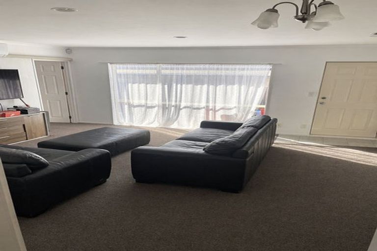 Photo of property in 12 Medina Place, Half Moon Bay, Auckland, 2012