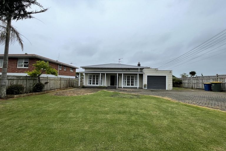 Photo of property in 57 Lynwood Road, New Lynn, Auckland, 0600