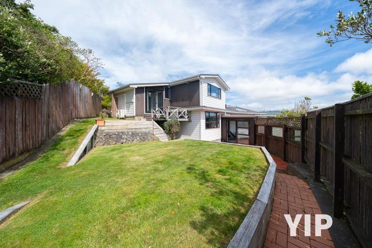 Photo of property in 16 Carluke Street, Paparangi, Wellington, 6037