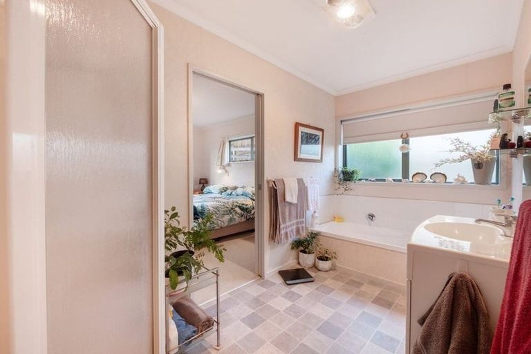 Photo of property in 5 Oteki Park Drive, Welcome Bay, Tauranga, 3112