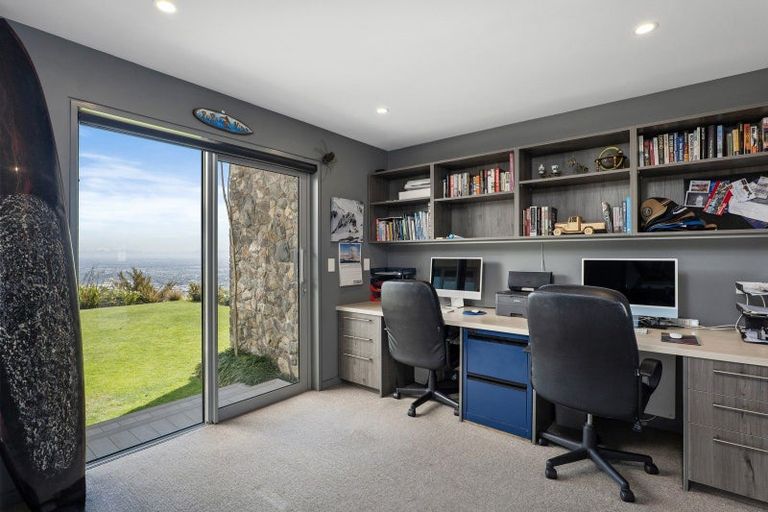 Photo of property in 21 Parkridge Place, Mount Pleasant, Christchurch, 8081