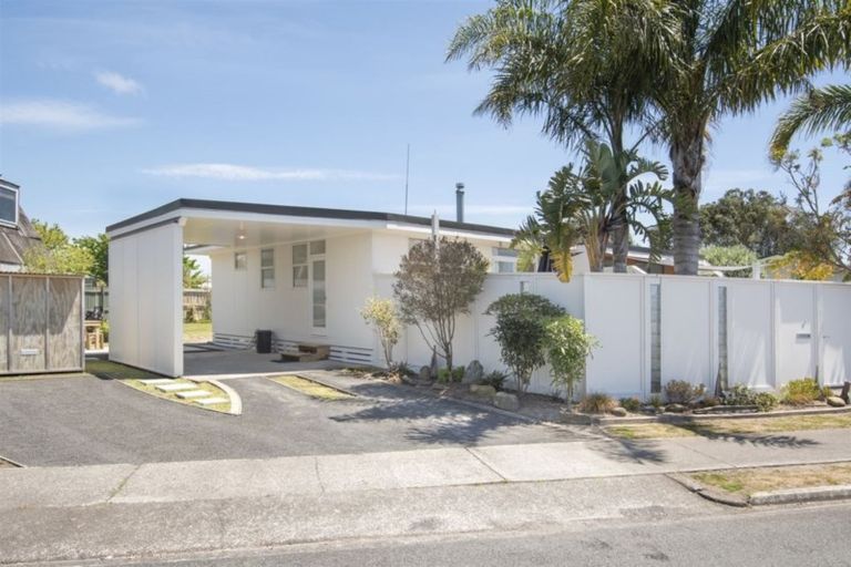 Photo of property in 4 Tahara Crescent, Mount Maunganui, 3116