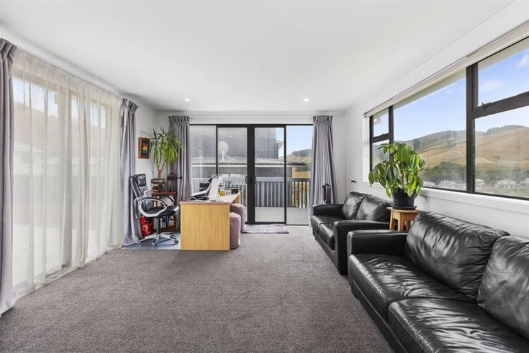 Photo of property in 36 Melksham Drive, Churton Park, Wellington, 6037