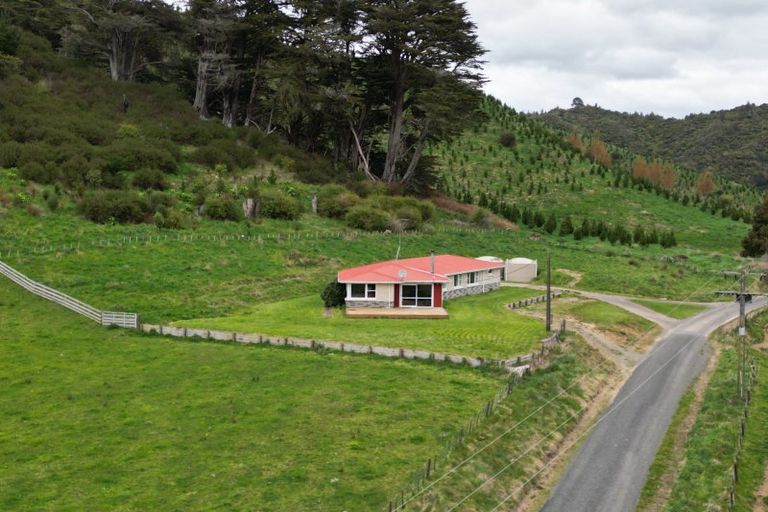 Photo of property in 2560 Rawhitiroa Road, Matemateaonga, Eltham, 4399