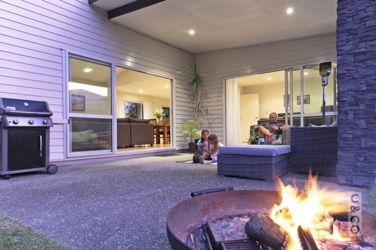 Photo of property in 12 Crabb Fields Lane, Riverhead, 0820