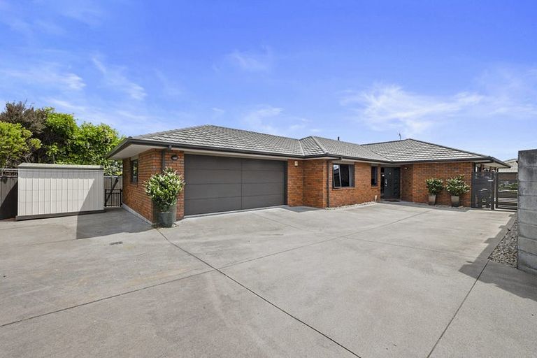 Photo of property in 11b Montrose Place, Highlands Park, New Plymouth, 4312