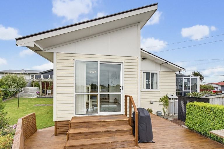 Photo of property in 22 Gray Avenue, Paraparaumu Beach, Paraparaumu, 5032