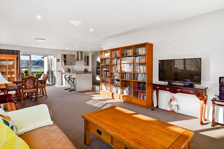 Photo of property in 39 Scoria Close, Pyes Pa, Tauranga, 3112