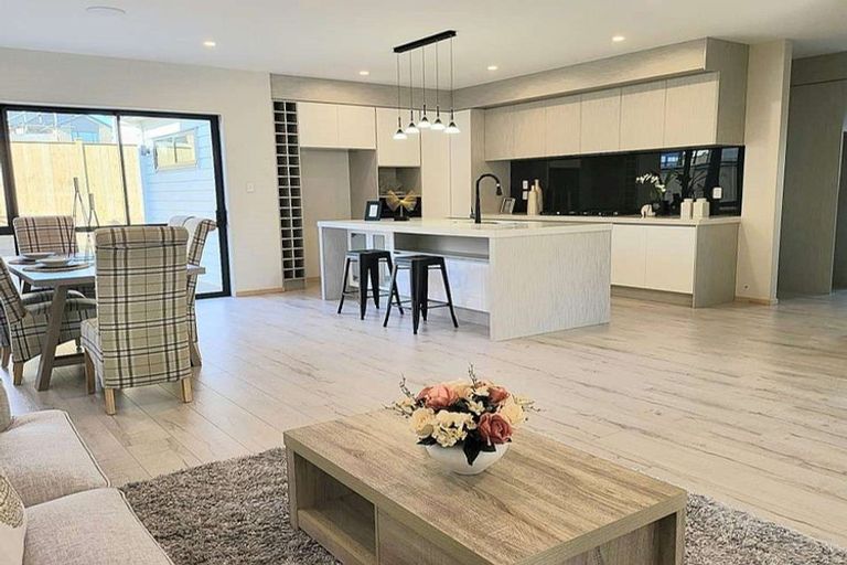 Photo of property in 62 Drumbuoy Drive, Flat Bush, Auckland, 2019