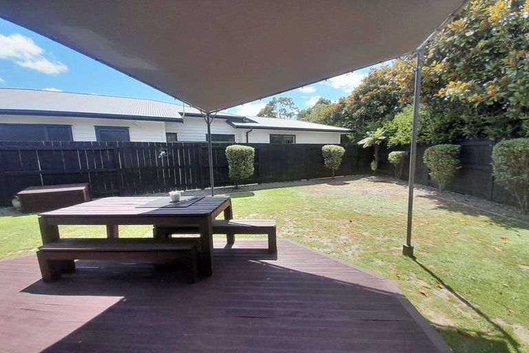 Photo of property in 5 D'urville Place, Kelvin Grove, Palmerston North, 4414