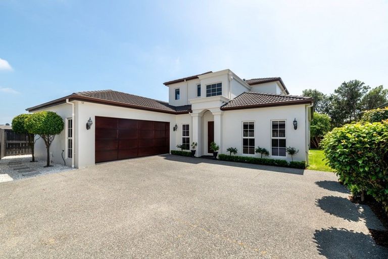 Photo of property in 12 Ella Place, Papamoa Beach, Papamoa, 3118