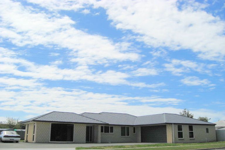 Photo of property in 18 School Road, Woodend, 7610