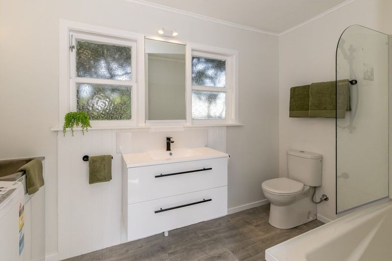 Photo of property in 24 Alexander Road, Raumati Beach, Paraparaumu, 5032