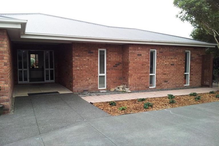 Photo of property in 5 Matthew Place, Kawaha Point, Rotorua, 3010