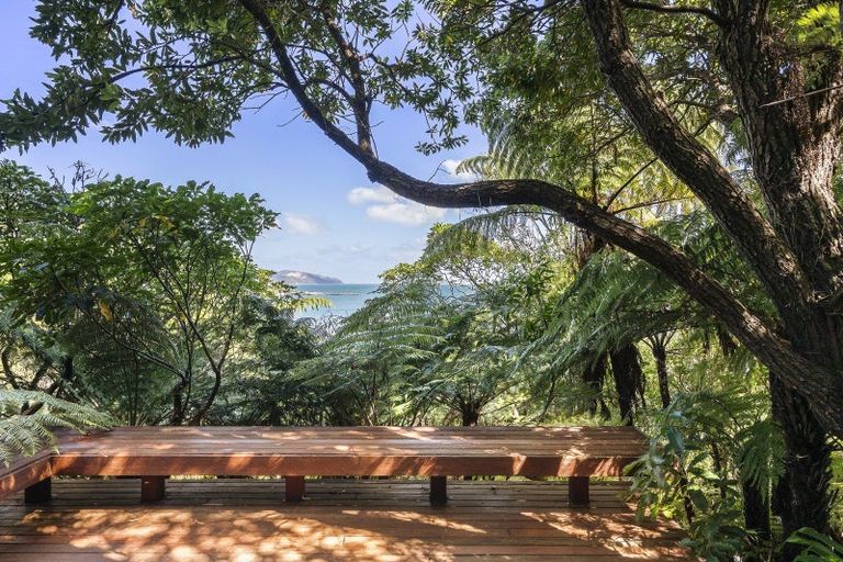 Photo of property in 17 Dillon Street, Lowry Bay, Lower Hutt, 5013