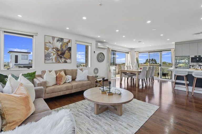 Photo of property in 627a Glenfield Road, Totara Vale, Auckland, 0629