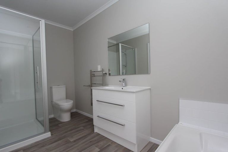 Photo of property in 27a Southsea Crescent, Silverdale, Hamilton, 3216