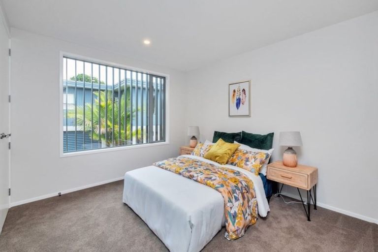 Photo of property in 1a Lyons Avenue, Murrays Bay, Auckland, 0630