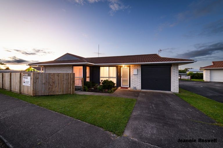 Photo of property in 5 Herbert Avenue, Cloverlea, Palmerston North, 4412