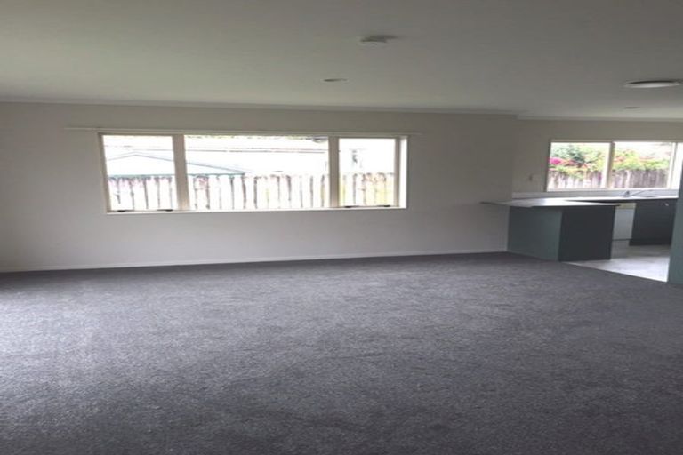 Photo of property in 20 Liddesdale Place, Papakura, 2110