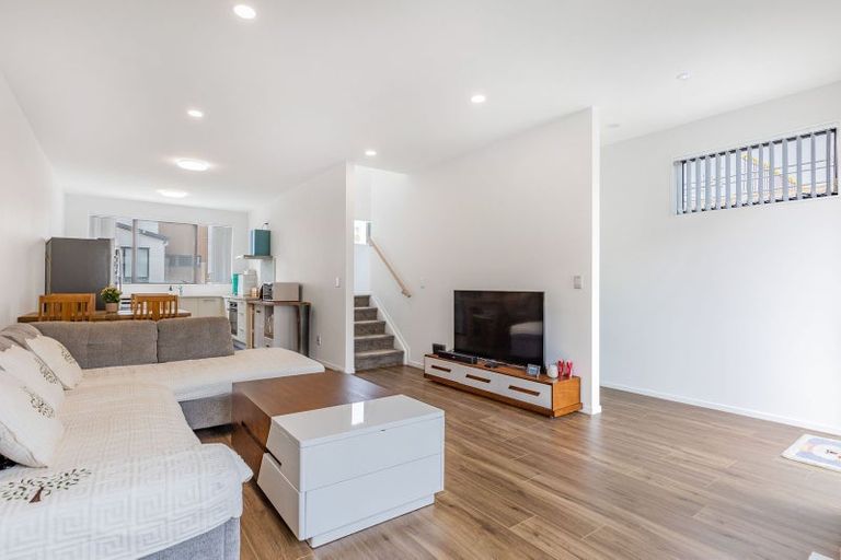 Photo of property in 15 Bloom Crescent, Sunnyvale, Auckland, 0612